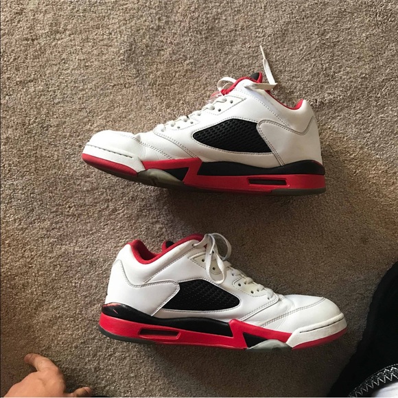 Jordans 5 low fire red - Picture 3 of 6
